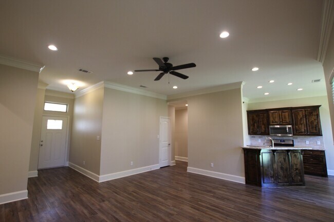 Foto del edificio - Beautiful 4 Bedroom Home Coming Soon in Bu...