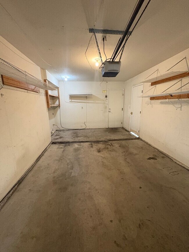 Building Photo - Charming 3 Bed/2.5 Bath on Packwood Availa...