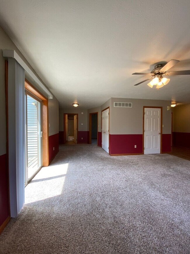 Building Photo - 4 Bedroom Single Family Home in Goshen