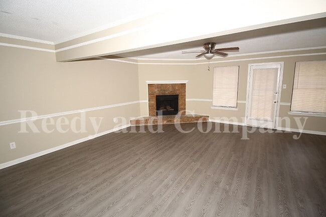 Building Photo - 5875 Jardin Pl