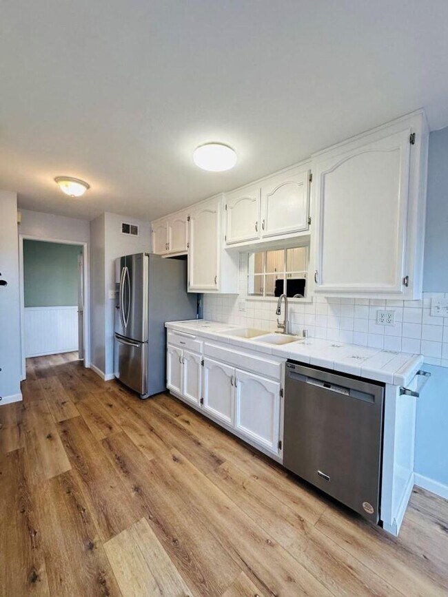 Building Photo - Single Family Home in San Carlos