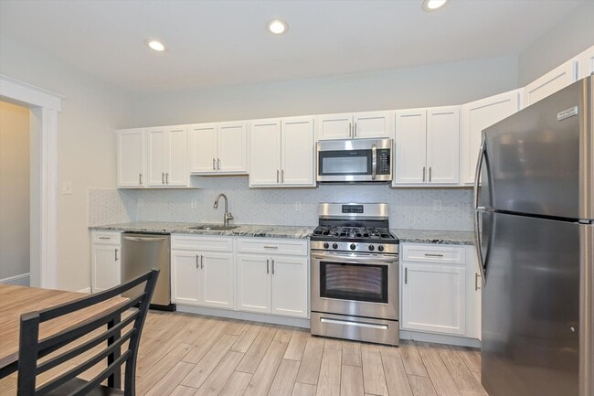 The Regis Montclair - The Regis Montclair Apartment