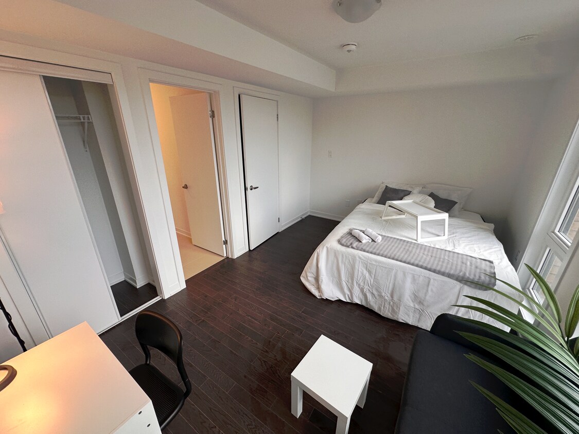 Primary Photo - 80 Green Gardens Blvd