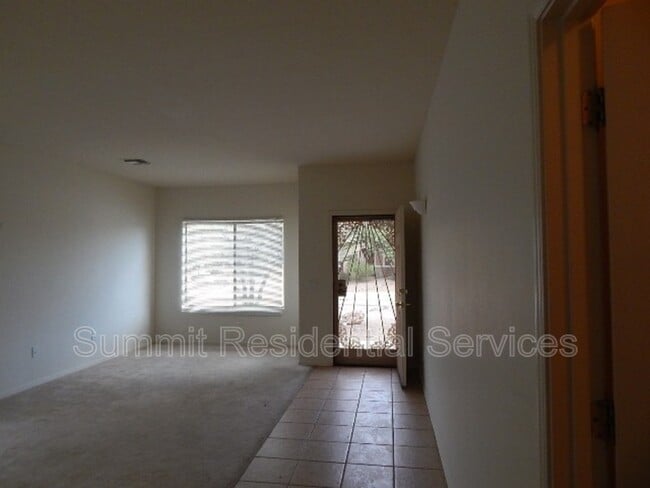 Building Photo - 242 E Corte Rancho Encanto
