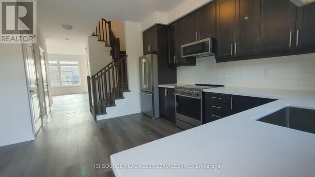 Building Photo - 120 Court Dr