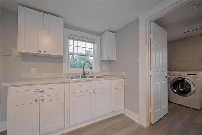 Building Photo - 1401 Collier St