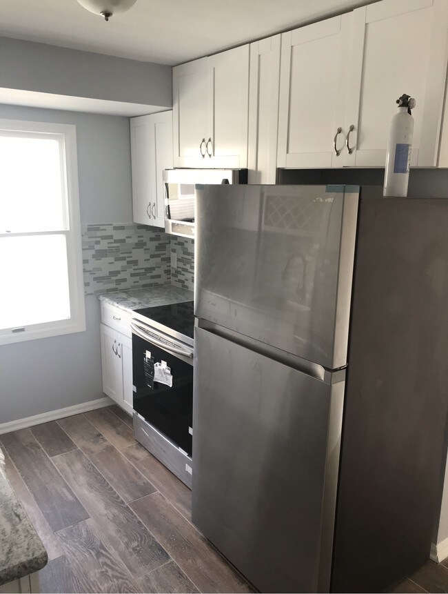 Building Photo - 664 Irvington Ave