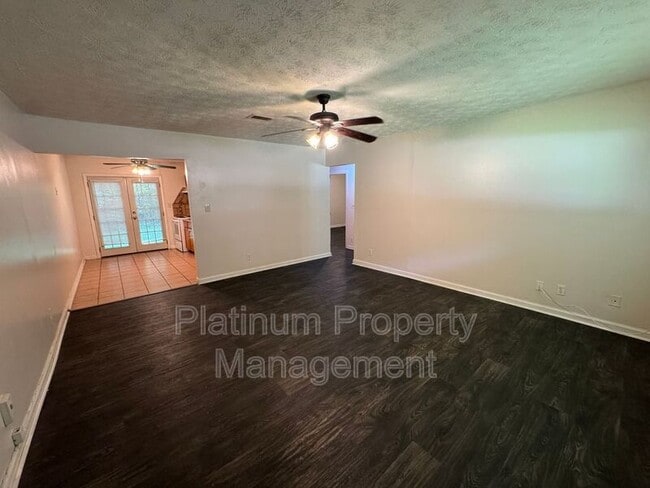 Building Photo - 541 Springwood Dr