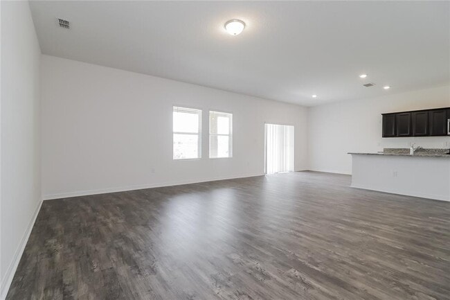 Building Photo - 101 Hidden Lk Lp