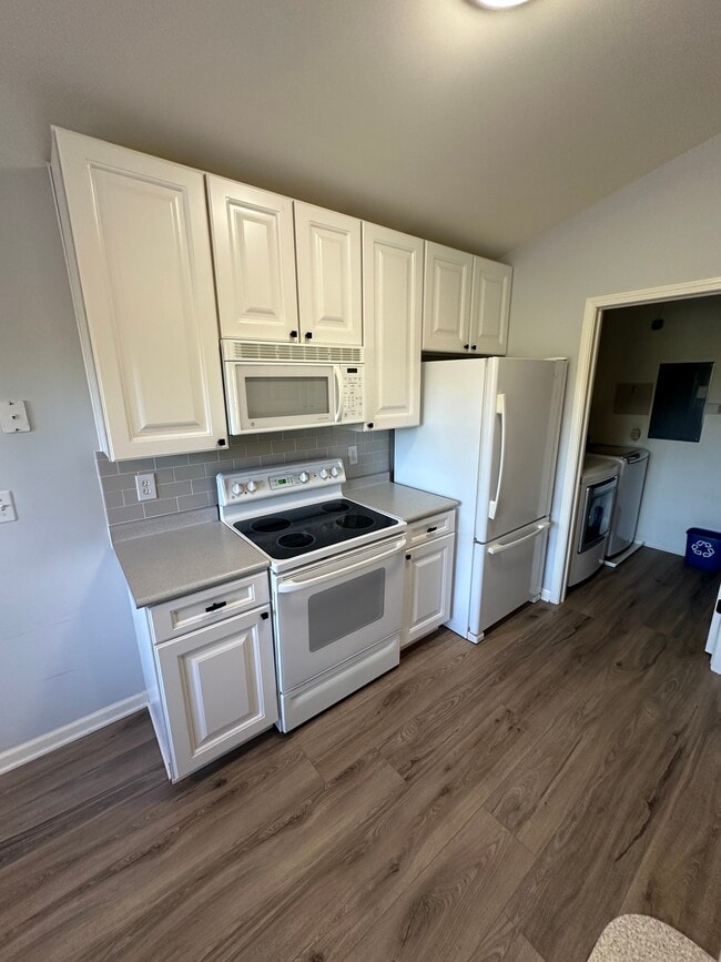 Building Photo - 107 Evergreen Pl