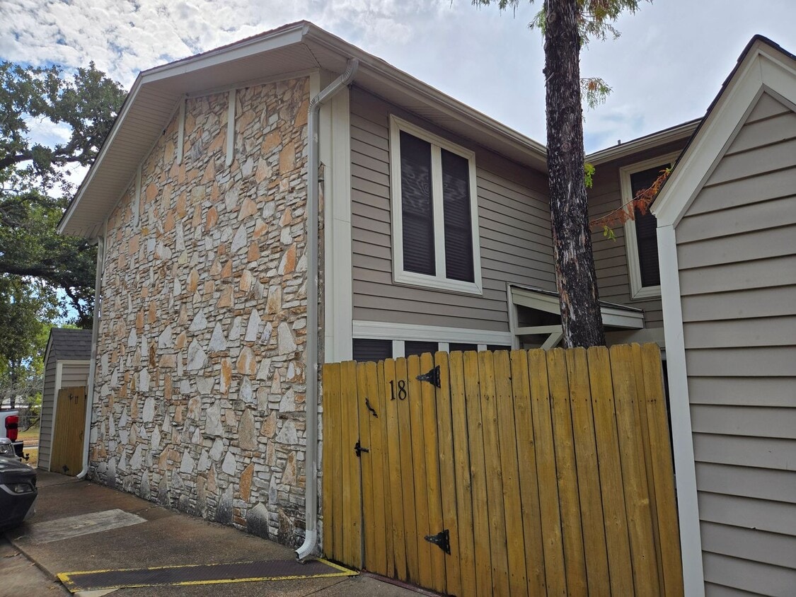 2 Bed 1.5 Bath Condo in Bryan! - 2 Bed 1.5 Bath Condo in Bryan!