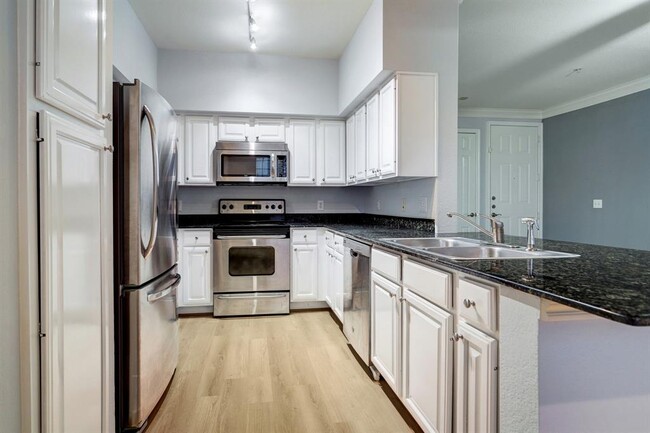 Building Photo - 7575 Kirby Dr