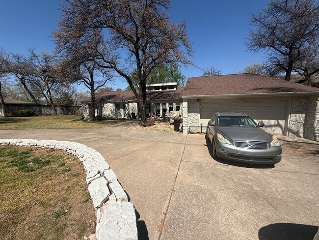 Foto del edificio - 1925 Plaza District Dr