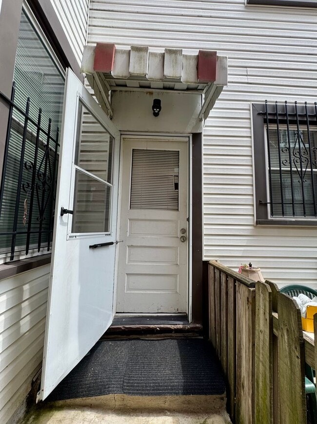 Building Photo - 1509 Hatteras St
