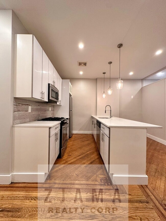 Building Photo - 563 Eastern Pkwy