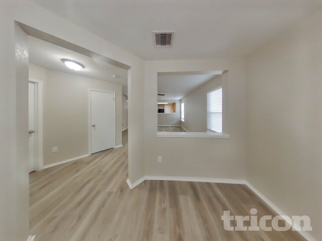 Building Photo - 6546 Benwood Crest