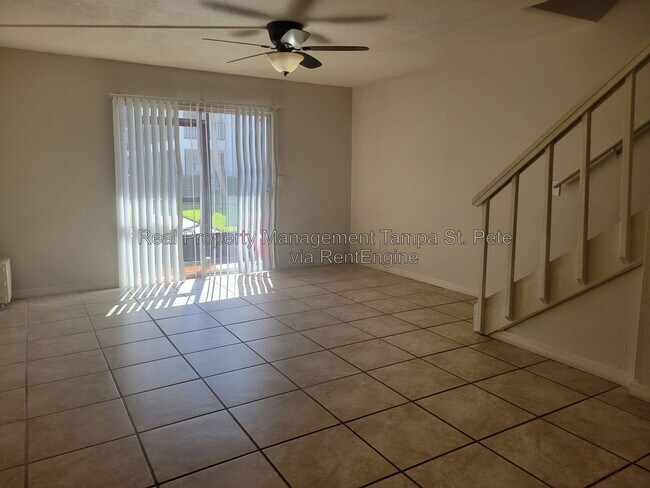 Building Photo - 711 Russell Ln
