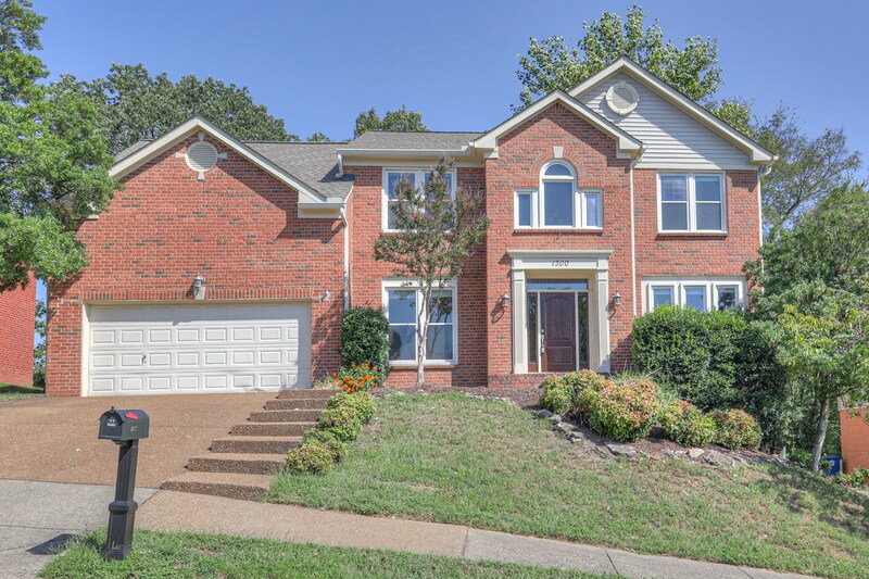 Primary Photo - 1300 Buckingham Cir