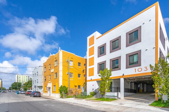 Building Photo - Pura Vida