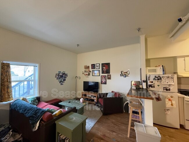 Photo - 194 North St Apartment