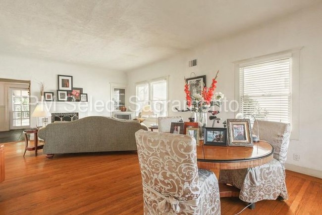 Building Photo - 4 bed 2 bath in the Fabulous 40's of East Sac