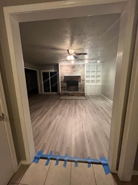 Living area - 401 Conestoga Dr