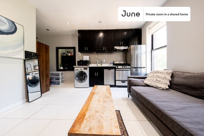 Building Photo - Room in Shared 3 bed/2 bath home