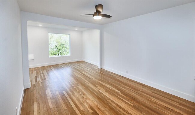Foto del edificio - 3300 Tom Green St