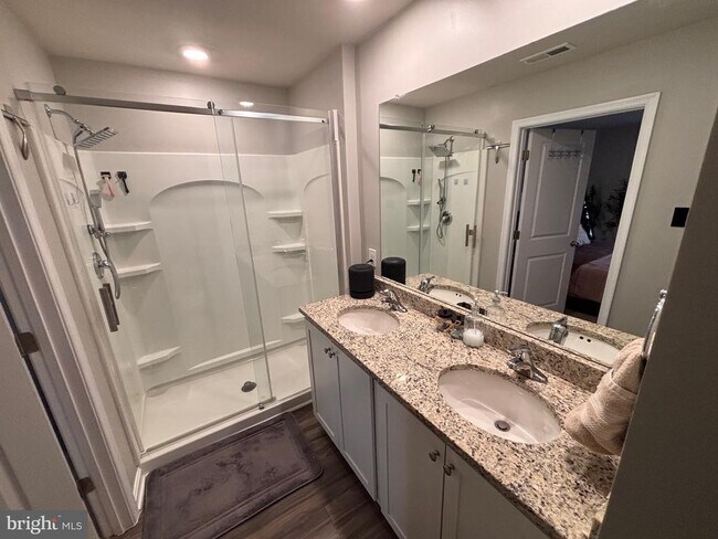 Foto del edificio - 255 Maple Run Dr