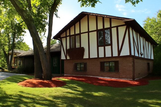 Foto del edificio - 44 Kingston Dr