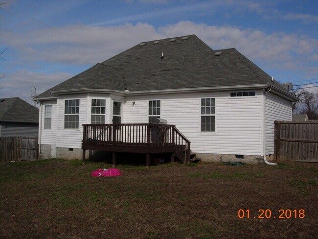 Foto del edificio - Mt Juliet 3 Bedroom 2 Bath Home with Fenced Backyard