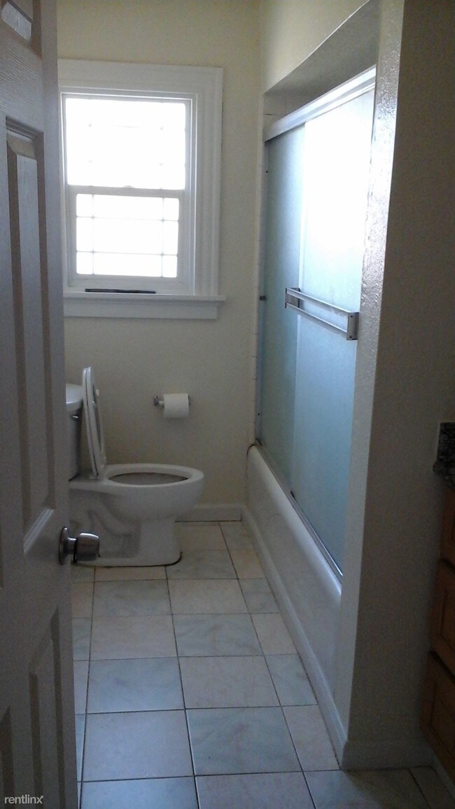 Foto del edificio - 3 br, 2 bath House - 1559 D Street