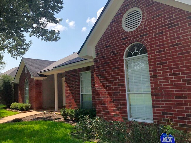 Building Photo - Large Lot Close to to Barksdale Air Force ...