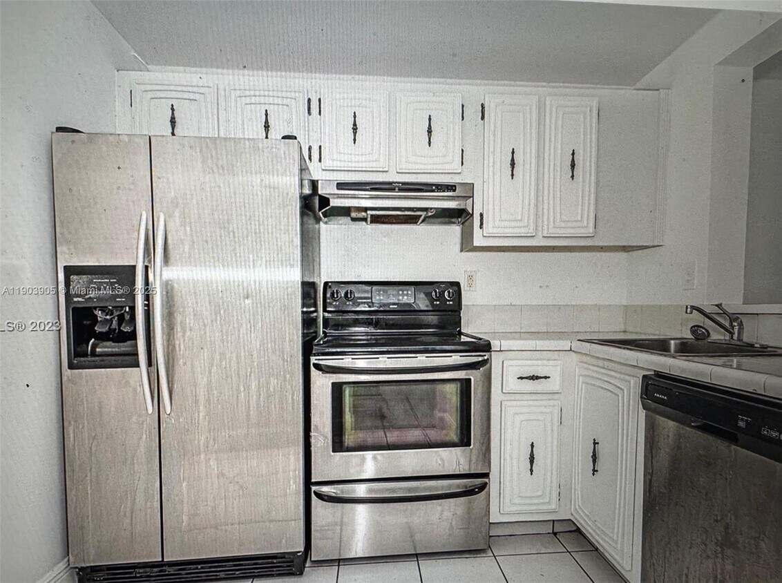 Foto principal - 496 NW 165th St