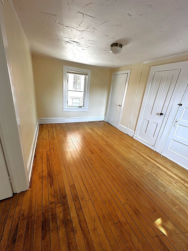 Building Photo - 114-116-116 S Champlain St