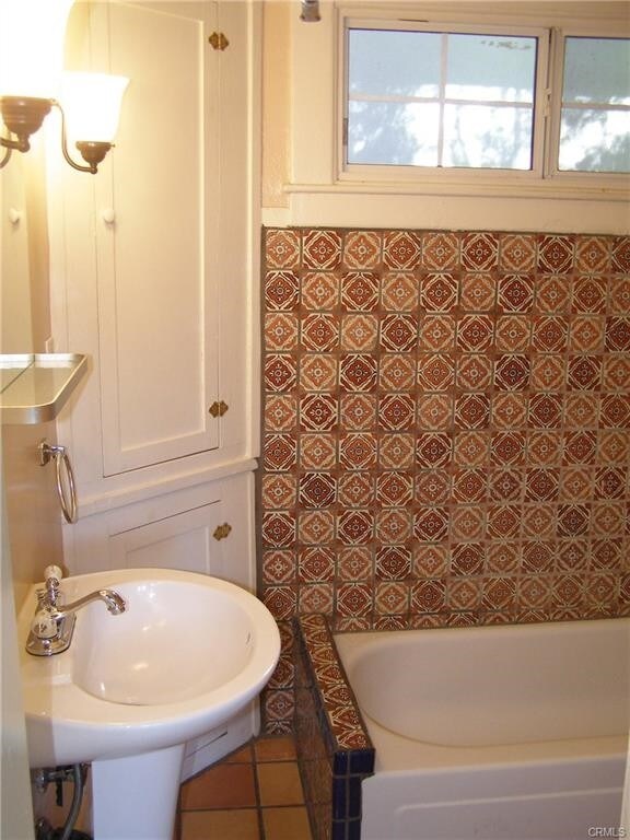 Interior Photo - 6122-6124 Glen Tower St