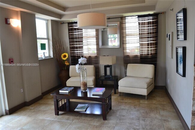 Foto del edificio - 80 S Shore Dr