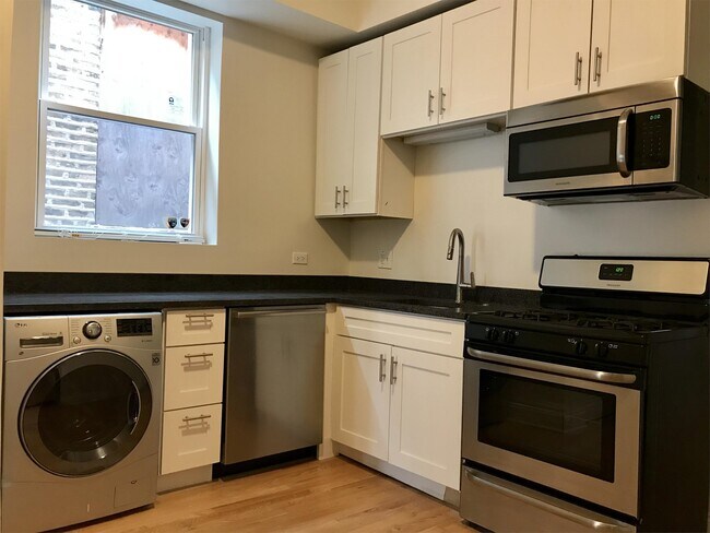 Foto del edificio - 2724 W Division St