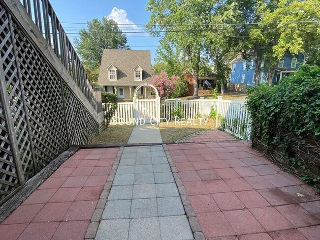 Building Photo - 1612 Boscobel St