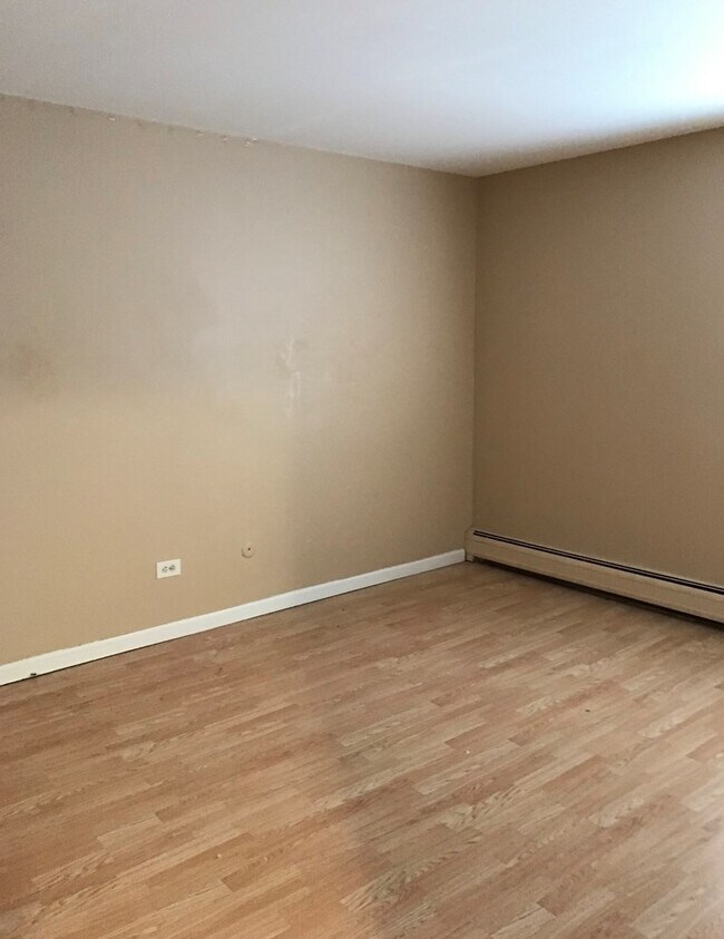 Bedroom - 833 W College Blvd