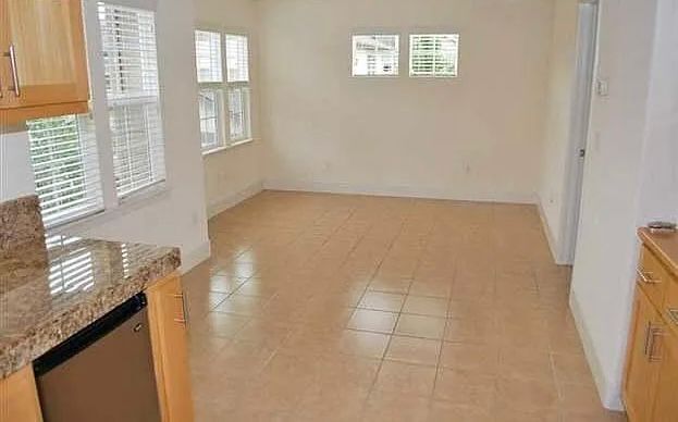 Foto del edificio - 2745 Elston St