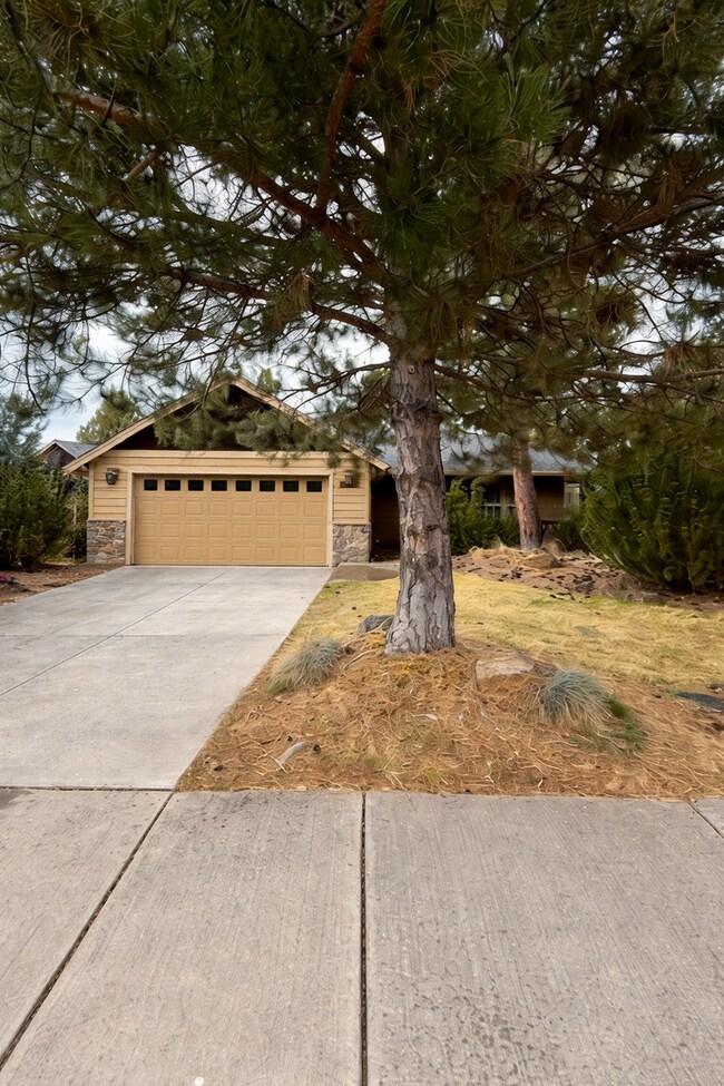 Building Photo - 60813 Sawtooth Mountain Ln