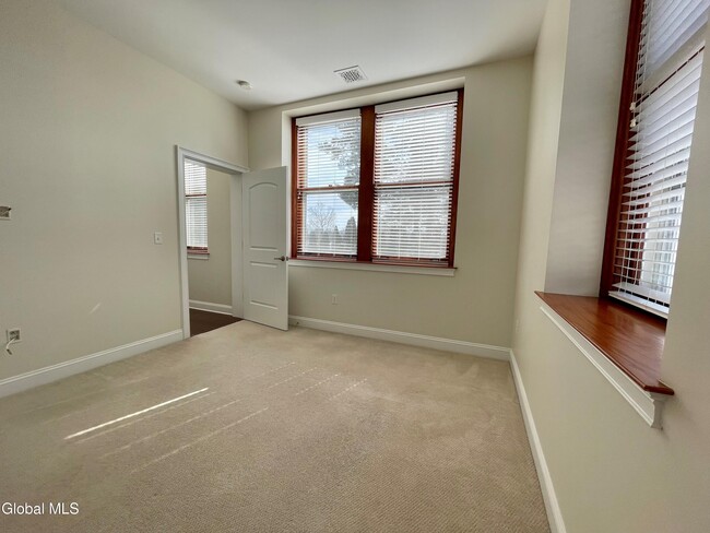 Foto del edificio - 233 Lake Ave