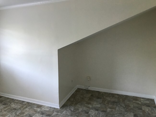 Building Photo - 517 N Maple St