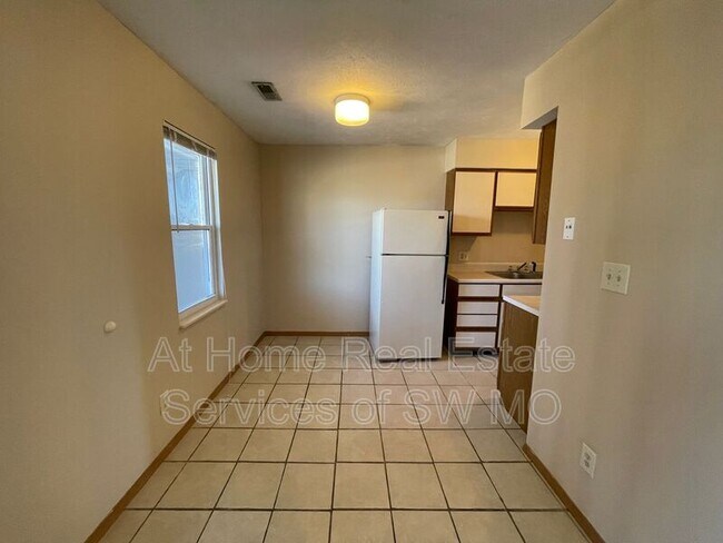 Foto del edificio - 750 S Campbell Ave