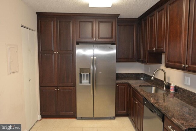 Building Photo - 8360 Greensboro Dr