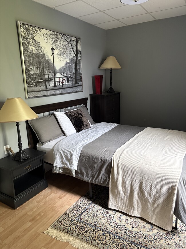 Building Photo - Furnished One Bedroom 2 story Apartment Ingersoll, ON