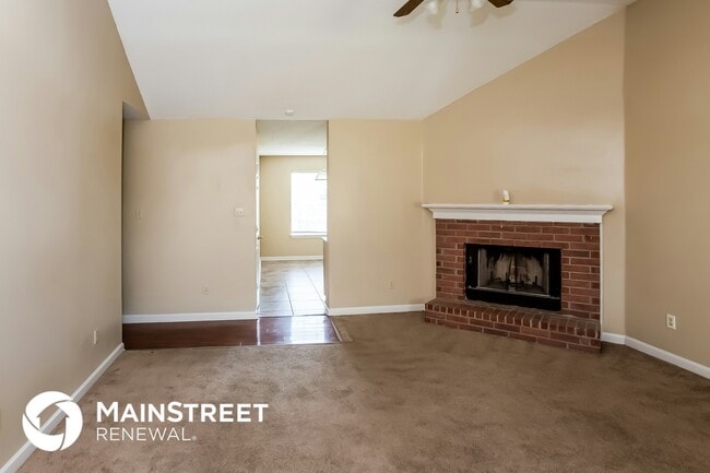 Building Photo - 6719 Ross Manor Dr