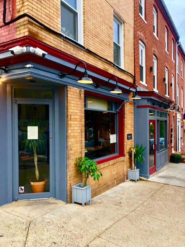 Building Entry - 1839 E Lombard St