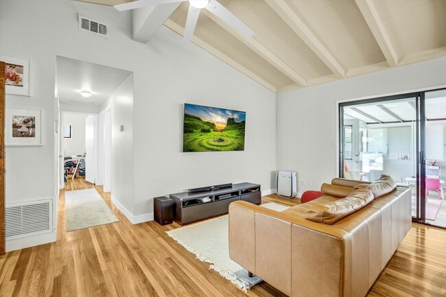 Foto del edificio - 6641 Birchwood St